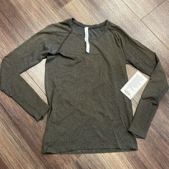 Lululemon Swiftly Tech LS Crew - Picture 2 of 4